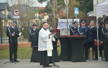 Uroczyste przekazanie woz&oacute;w OSP 5