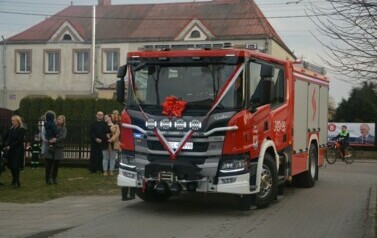 Uroczyste przekazanie woz&oacute;w OSP 7