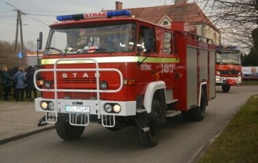 Uroczyste przekazanie woz&oacute;w OSP 10