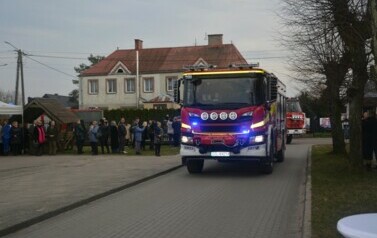 Uroczyste przekazanie woz&oacute;w OSP 11