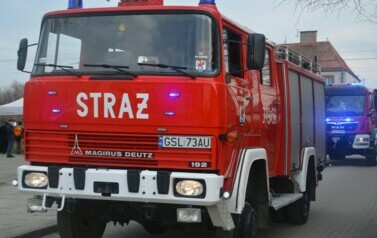 Uroczyste przekazanie woz&oacute;w OSP 12