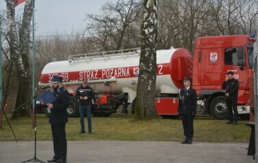 Uroczyste przekazanie woz&oacute;w OSP 13